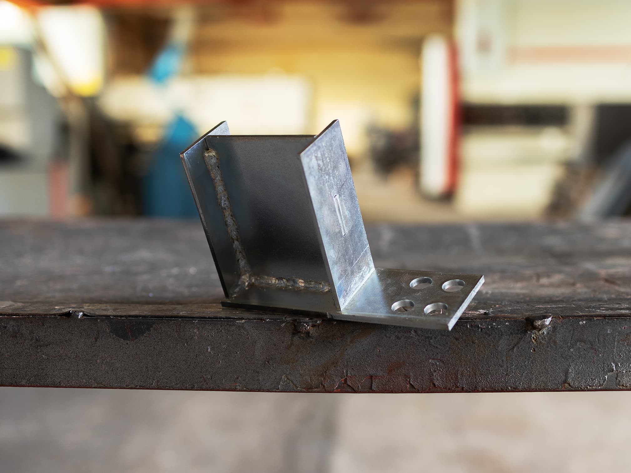 Holder for an aluminium profile